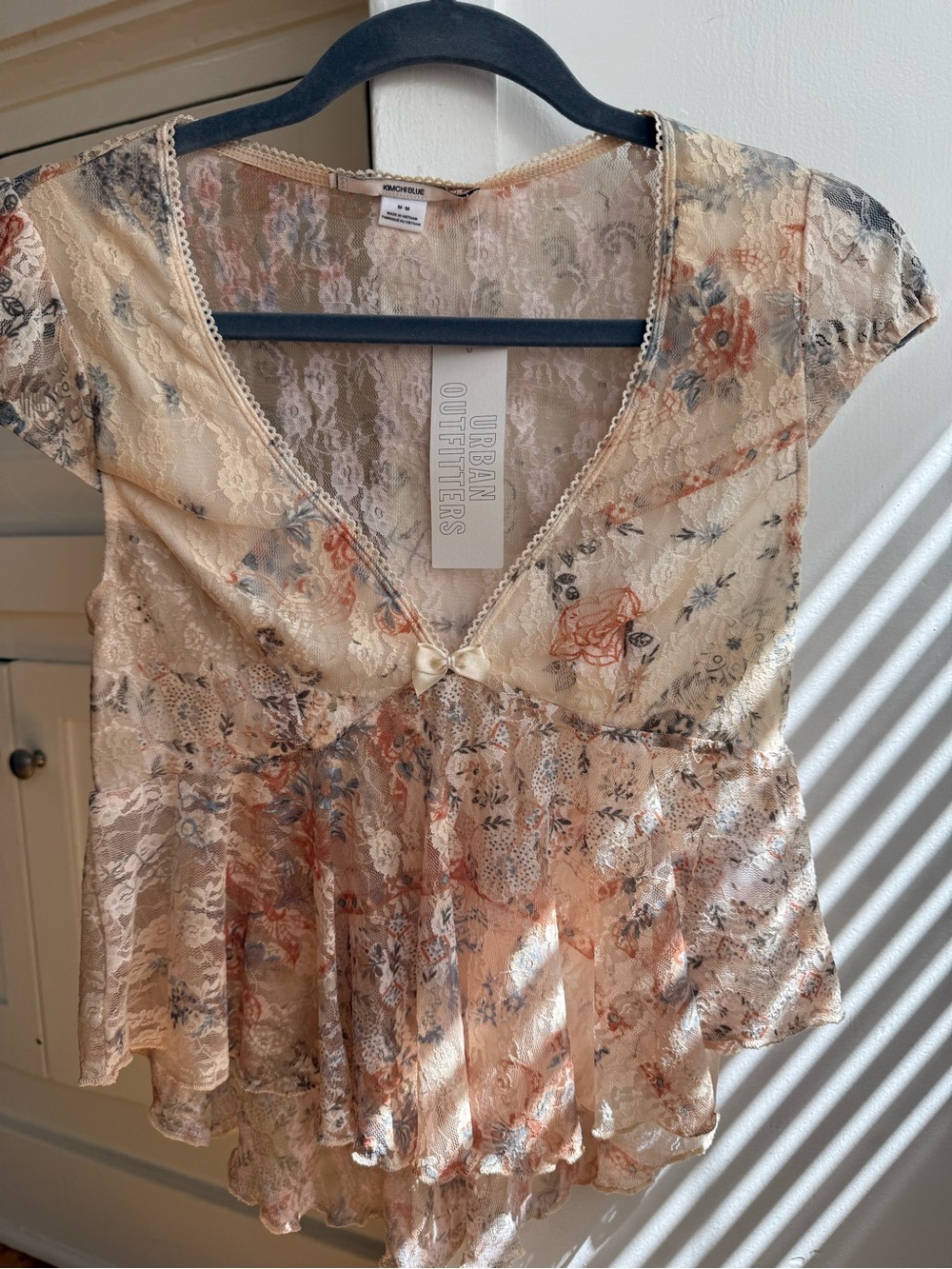 Kimchi Blue NWT Cream Floral Lace  Babydoll Top urban outfitters